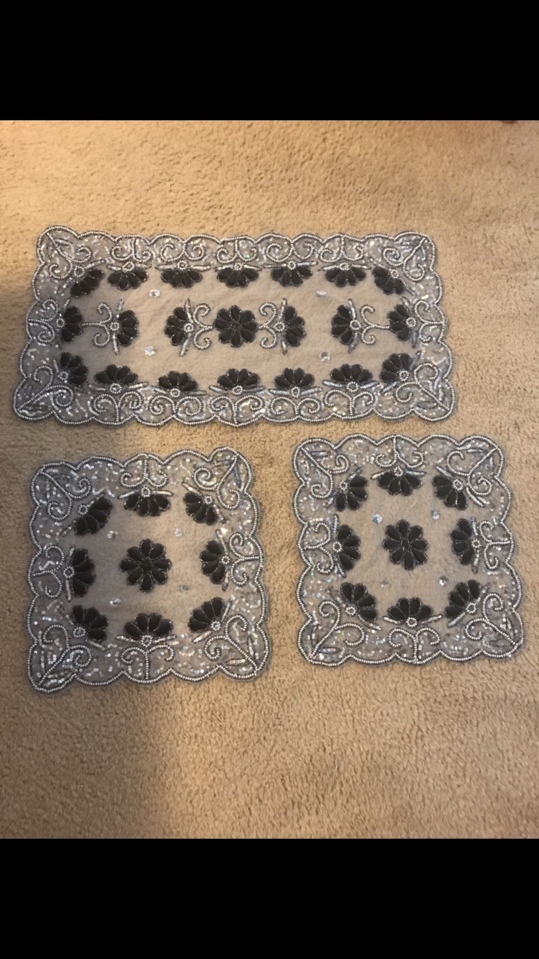 Brand new 3 pieces table mats hand made gray sequins and beads check out my other items on this page interested pm me pick up in Gaithersburg md 20877