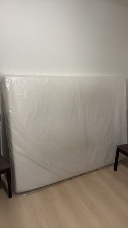 🛏️ Queen Size Gel Memory Foam Mattress – $30