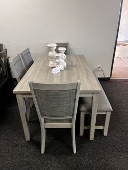 Light Grey Dining Set With 4 Chairs And A Bench 
