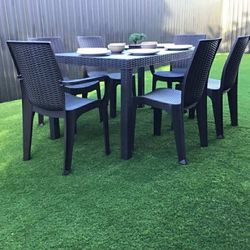 Dining Table And  6  Chairs