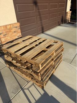 Wood Pallets ***FREE***