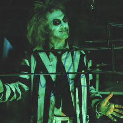 Michael Keaton Autographed Beetlejuice 8x10 Photo with COA/Matching Hologram