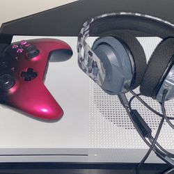 used* xbox one s (1TB) w/ headset and controller for Sale in Park