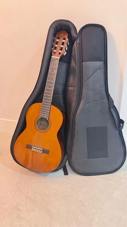 Guitarra clásica Yamaha con estuche – Excelente condición