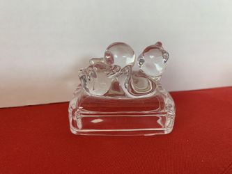 AVON Clear Over 24% Lead Crystal Cat Figurine