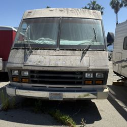 Moving Sale 1987 Winnebago Chieftain 22 Motor Home