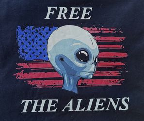 FREE THE ALIENS Tshirt
