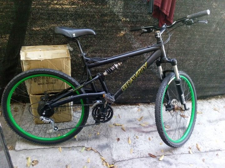 Gravity 28 Speed Bike