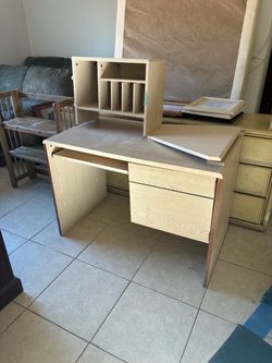 Computer desk