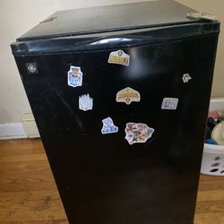 Mini Fridge With Little Freezer