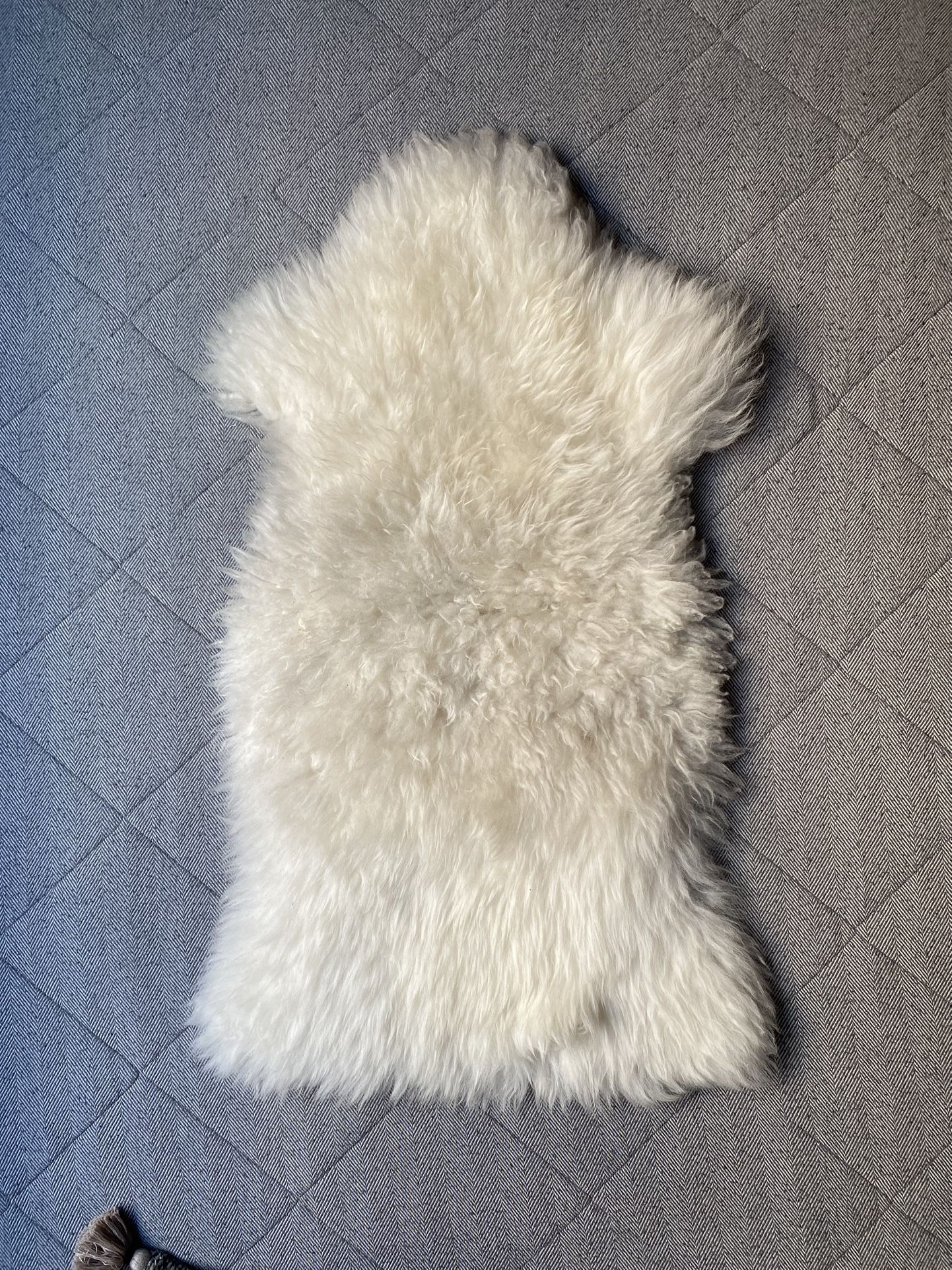 IKEA - RENS Sheepskin, 19.5” x 32”