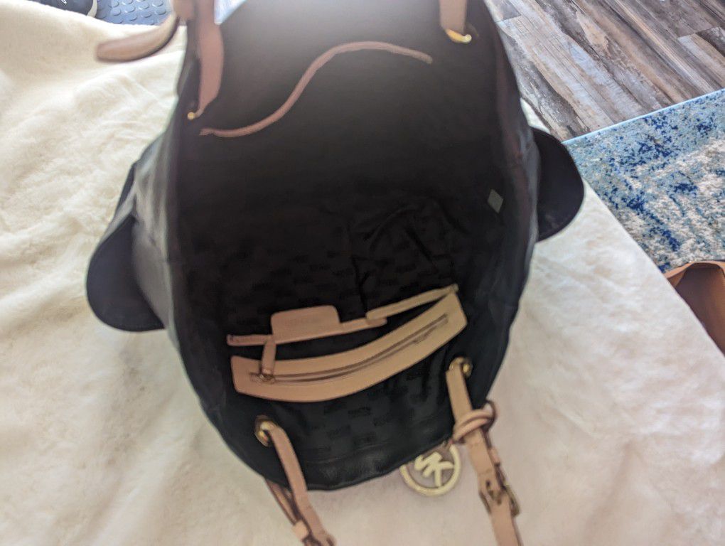 Michael Kors Voyager Tote Bag for Sale in Houston, TX - OfferUp