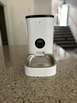Cat Feeder w/battery backup timers and voice recordings