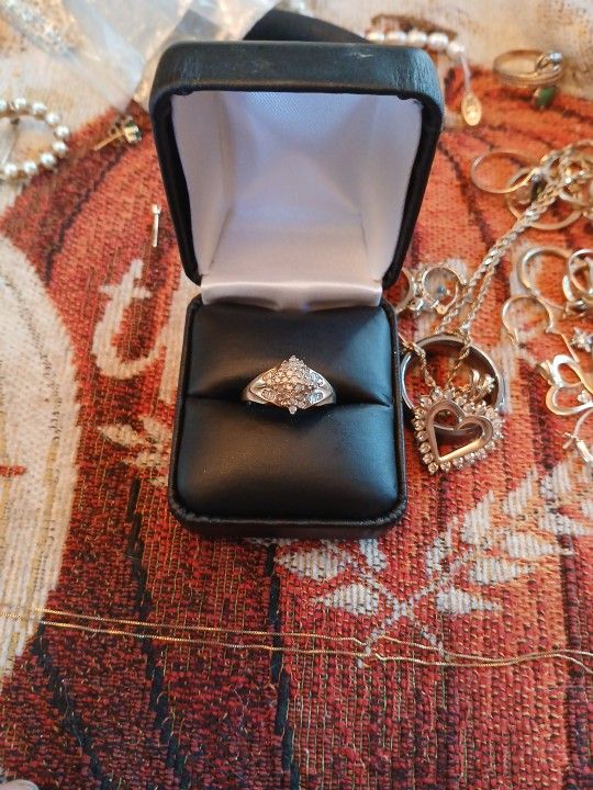 10k Yellow Gold Ladies Ring With Real Diamonds.