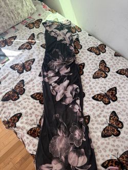 Floral dress brand new! Size small !