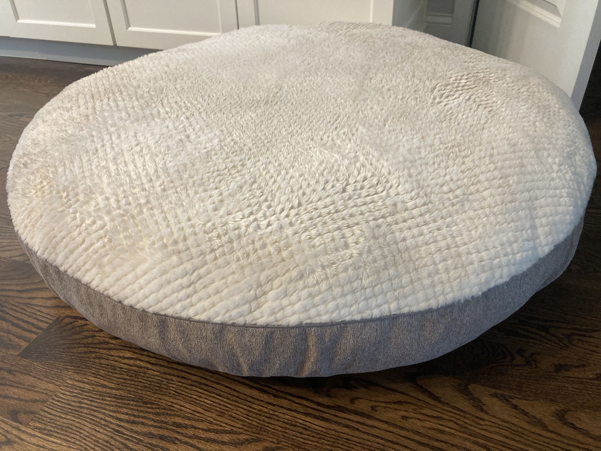XL Oversized Heavily Luxurious Stuffed 42 Inch Dog Bed From Kirkland With Washable Cover