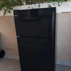 Whirlpool Fridge Black 21cu ft 21cu ft 33x31x66🛑👍3 MONTHS WARRANTY