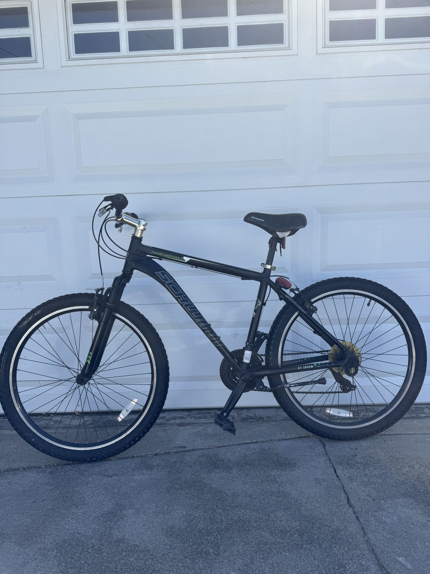 🚲 Schwinn Frontier Mountain Bike – 17” Frame / 26” Wheels