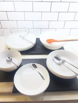 IKEA OFTAST set of white plates