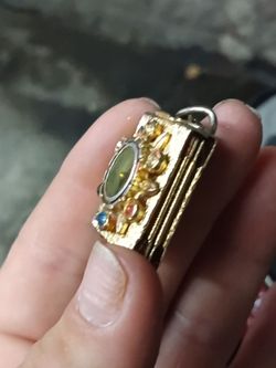 Gold pendant with compass