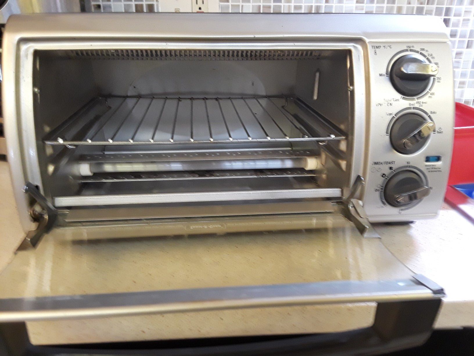 Small Black & Decker toater oven