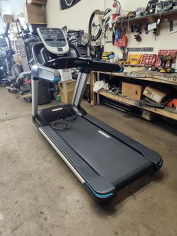 Precor 835 TRM V2 Treadmill Refurbished (Delivery Included)