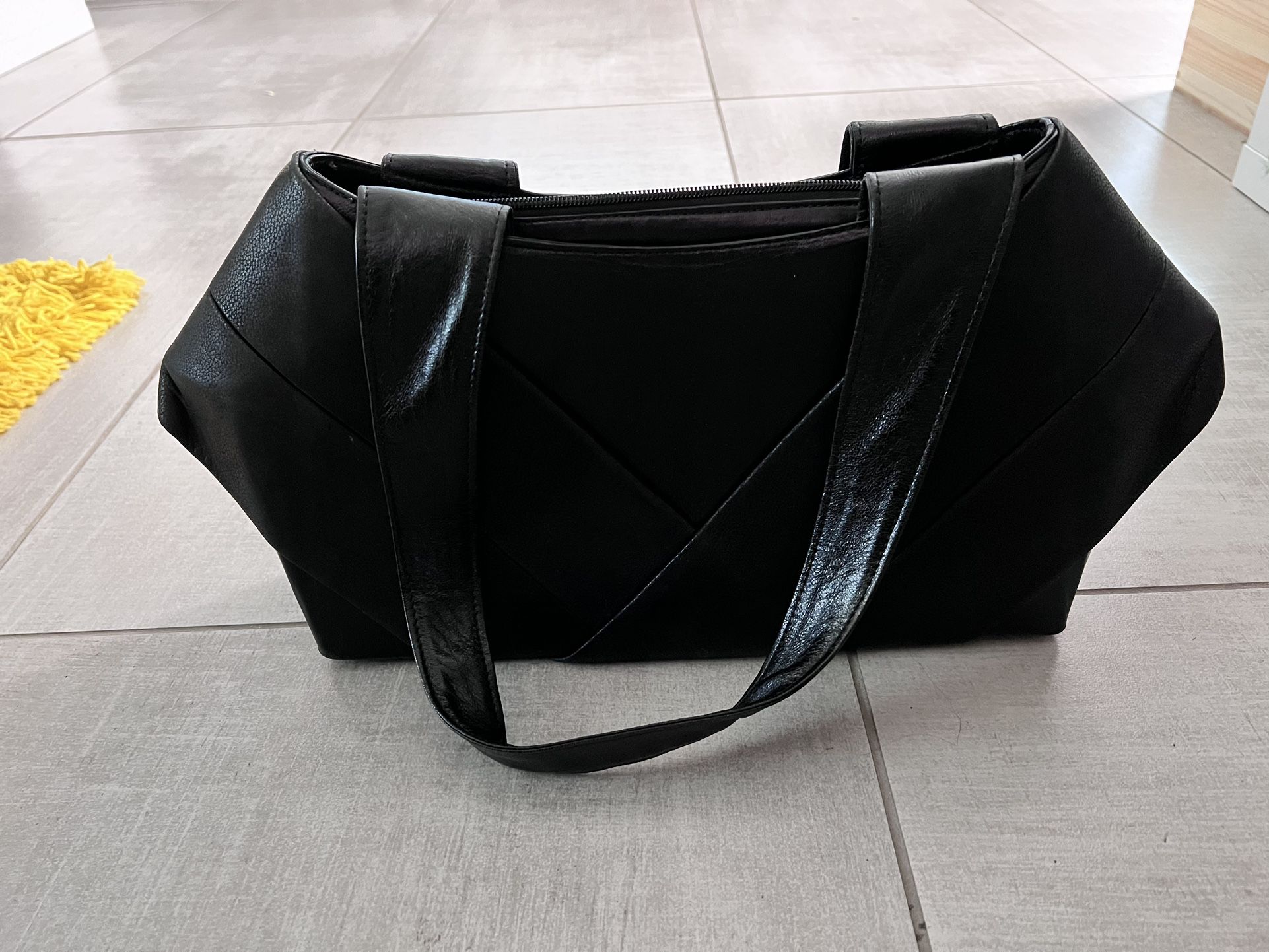 Giani Bernini Red Genuine Leather Satchel Handbag Shoulder Bag for Sale in  No Fort Myers, FL - OfferUp