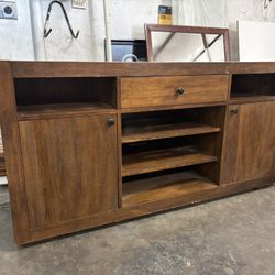 Entertainment center