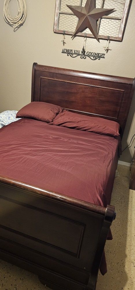 Full Size Sleigh Bed Console And End Table