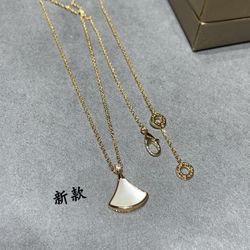 Luxury 18K Gold-Plated Sterling Silver Fan-Shaped Mother-of-Pearl Necklace