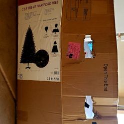 7.5 Pre-lit Hartford Tree