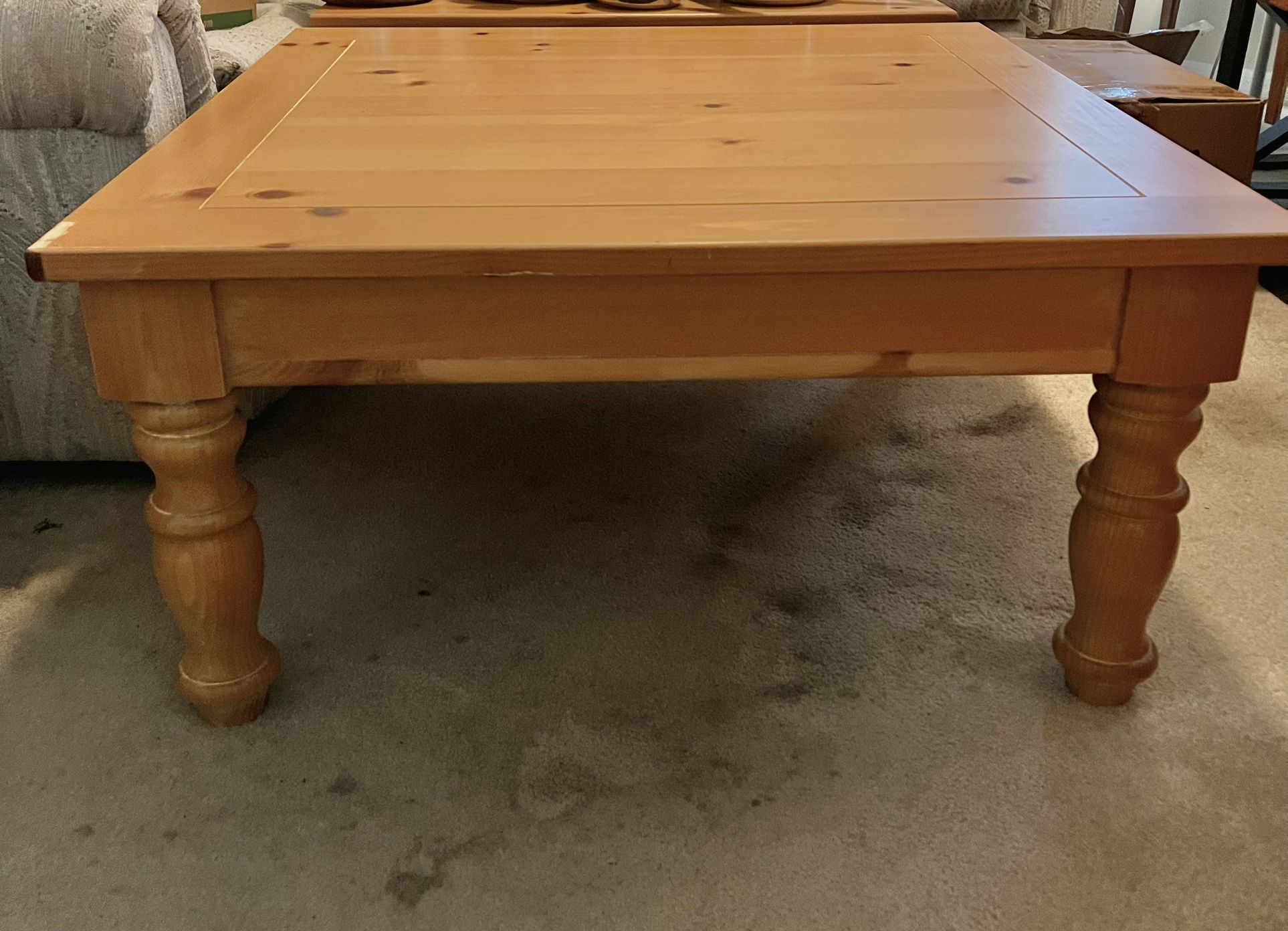 Broyhill Solid Wood Coffee Table – Set of 2