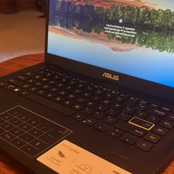 BRAND NEW  ASUS LAPTOP
