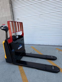 Yale Electric Pallet Jack