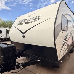 2016 Pacific Coachworks Ragen Toy Hauler 27Ft Front Sleeper Must See