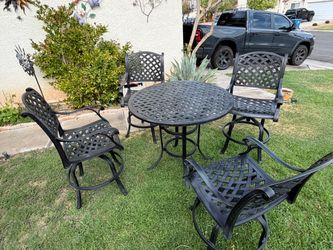 Gorgeous Outdoor patio table set !!