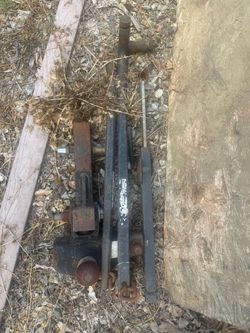 Trailer hitch with sway bars