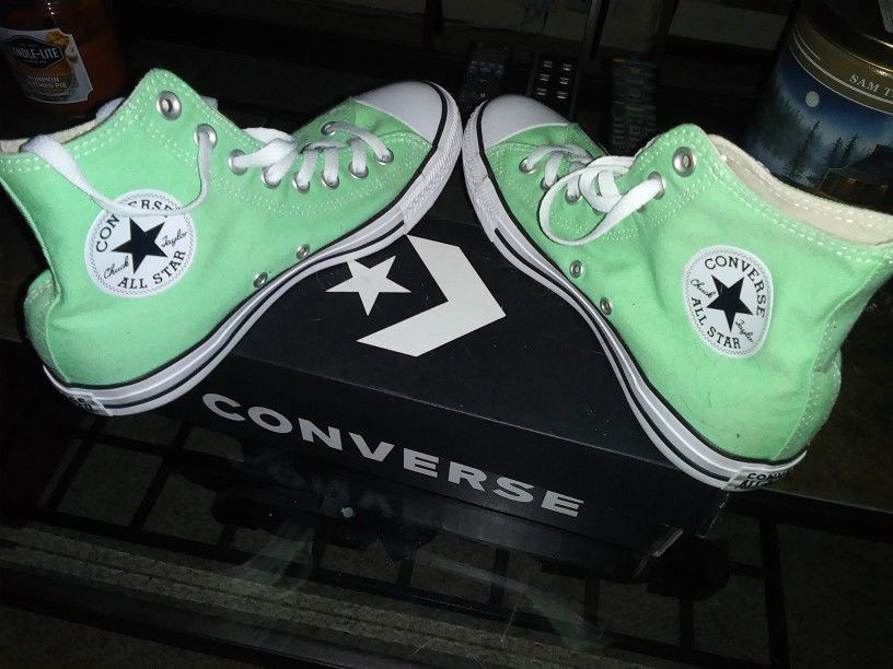 Converse All Stars. Size 8.