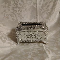 NEW PLASTIC KLEENEX BOX 