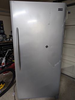 Frigidaire Standing Freezer 20.2 Cubic Feet