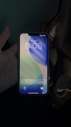 Apple iPhone16e with Notch Display