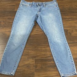 Universal  Thread Women’s Skinny Jeans  12/31