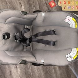 NUNA PIPA SEAT AND INFANT CAR BASE