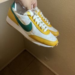 Nike daybreak sale top