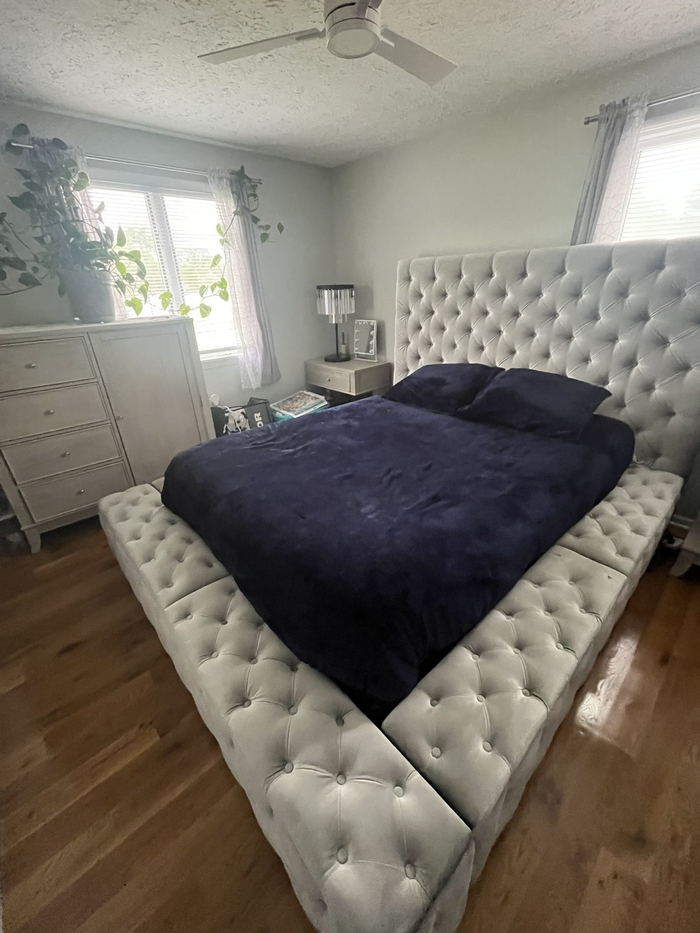 Queen Size Bedroom Set
