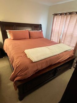 King Bedroom Set!! (Individual Prices in description)