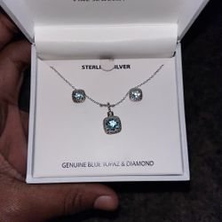 silver earring and necklace 