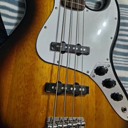 Bajo Squier By Fender Y Bocina Fender 