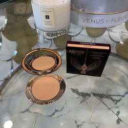 Charlotte Tilbury  Airbrush Flawless  Blurring & Setting Powder FIRM PRICE 🤎