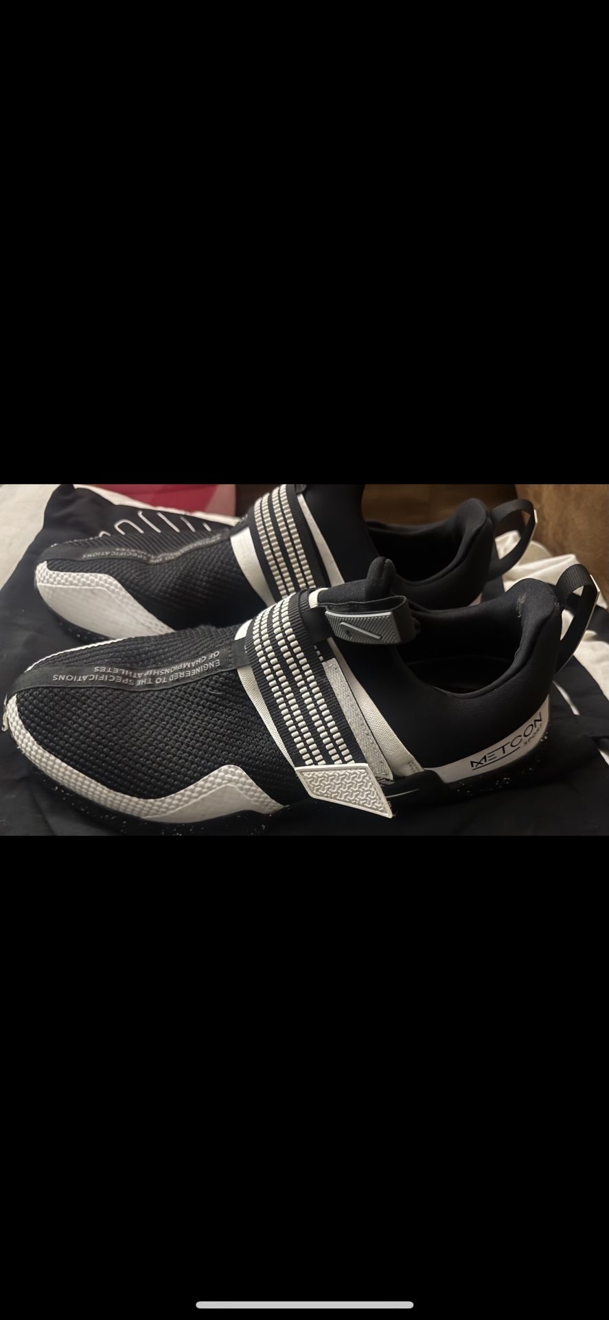 Nike Men’s Size 13 Metcom Sport Has Tiny Tear 